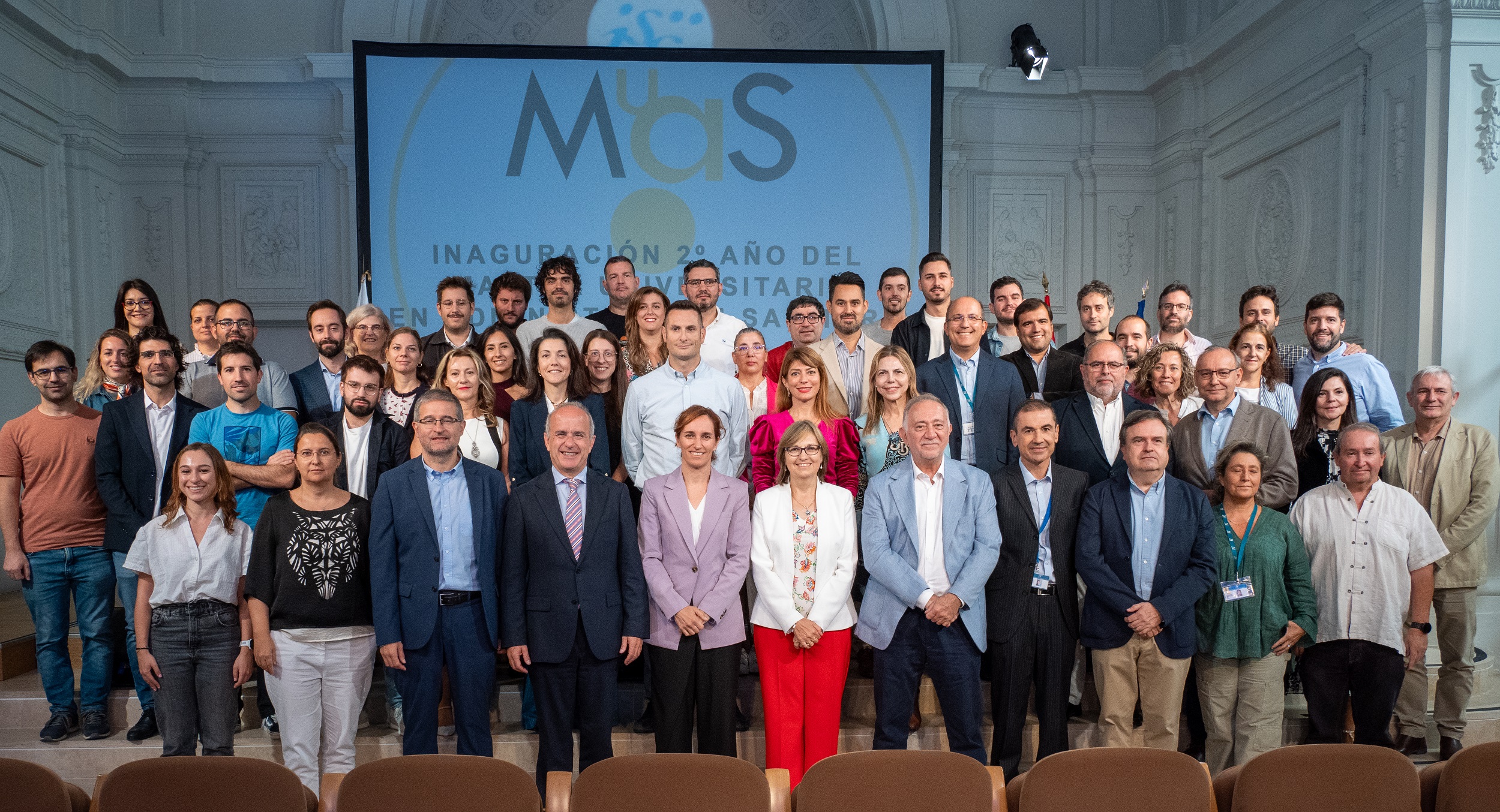 Foto de familia de la apertura del Máster en Administración Sanitaria del ISCIII y la UNED, este viernes en el Instituto de Salud Carlos III (ISCIII). El acto ha estado presidido por la ministra de Sanidad, acompañada de la directora del ISCIII, Marina Pollán, y el rector de la UNED, Ricardo Mairal Usón. En la imagen les acompañan profesores, profesoras, alumnos y alumnas del Máster. 